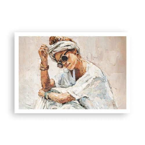 Plakat - Portret kobiety w okularach przeciwsłonecznych na tle jasnej ściany - 100x70cm - Portret w pełnym słońcu - Nowoczesna dekoracja ścienna do salonu i sypialni ARTTOR