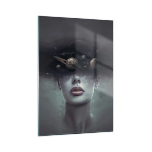 Obraz na szkle - Kobieta z planetami w miejscu głowy w surrealistycznej kompozycji - 50x70cm - A planety szaleją… - Nowoczesna dekoracja ścienna do salonu, kuchni i sypialni ARTTOR