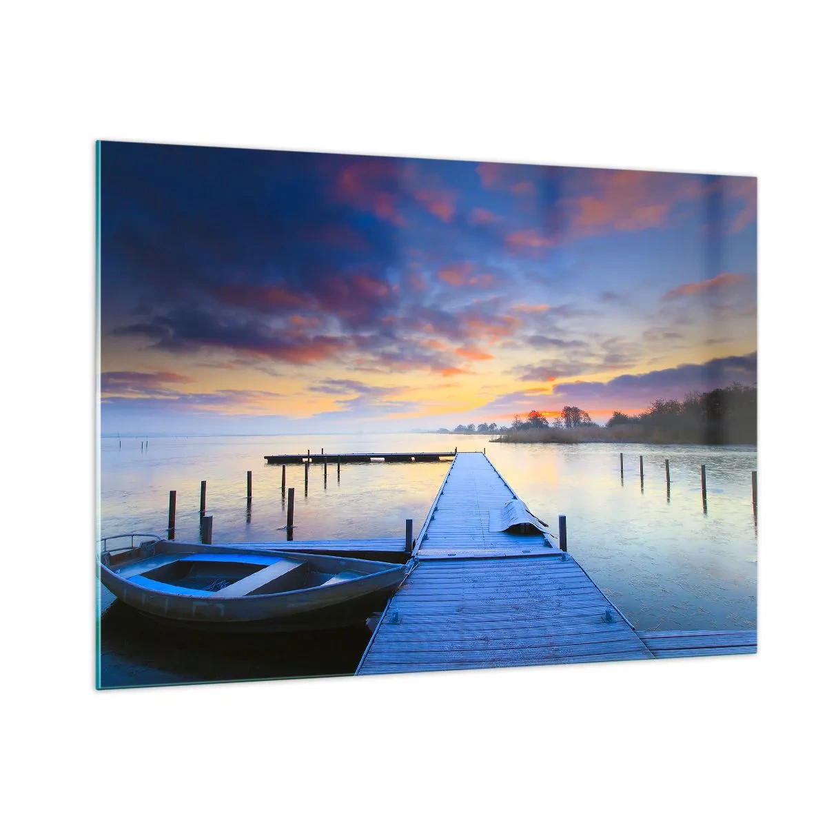 Obraz na szkle - Pomost na jeziorze o świcie w otoczeniu spokojnej natury - 100x70cm - Fioletowo-złoty spokój - Nowoczesna dekoracja ścienna do salonu, kuchni i sypialni ARTTOR