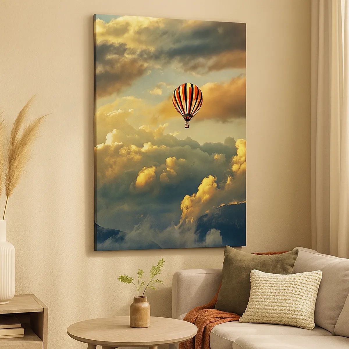 Obraz na płótnie - Kolorowy balon unoszący się nad chmurami o zachodzie słońca - 50x70cm - Lecę, bo chcę - Nowoczesna dekoracja ścienna do salonu, kuchni i sypialni ARTTOR