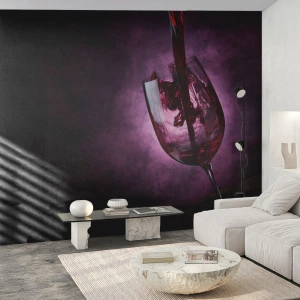 Fototapeta Premium Sand - Kieliszek czerwonego wina w dynamicznym ruchu - 100x70cm - Szkarłat? Karmin? Nie, rubin. - Nowoczesna dekoracja ścienna do salonu, kuchni i sypialni ARTTOR