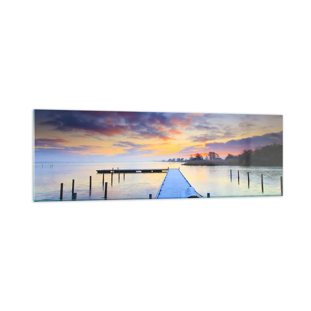 Obraz na szkle - Pomost nad jeziorem o zachodzie słońca z łodzią przy brzegu - 160x50cm - Fioletowo-złoty spokój - Nowoczesna dekoracja ścienna do salonu i sypialni ARTTOR
