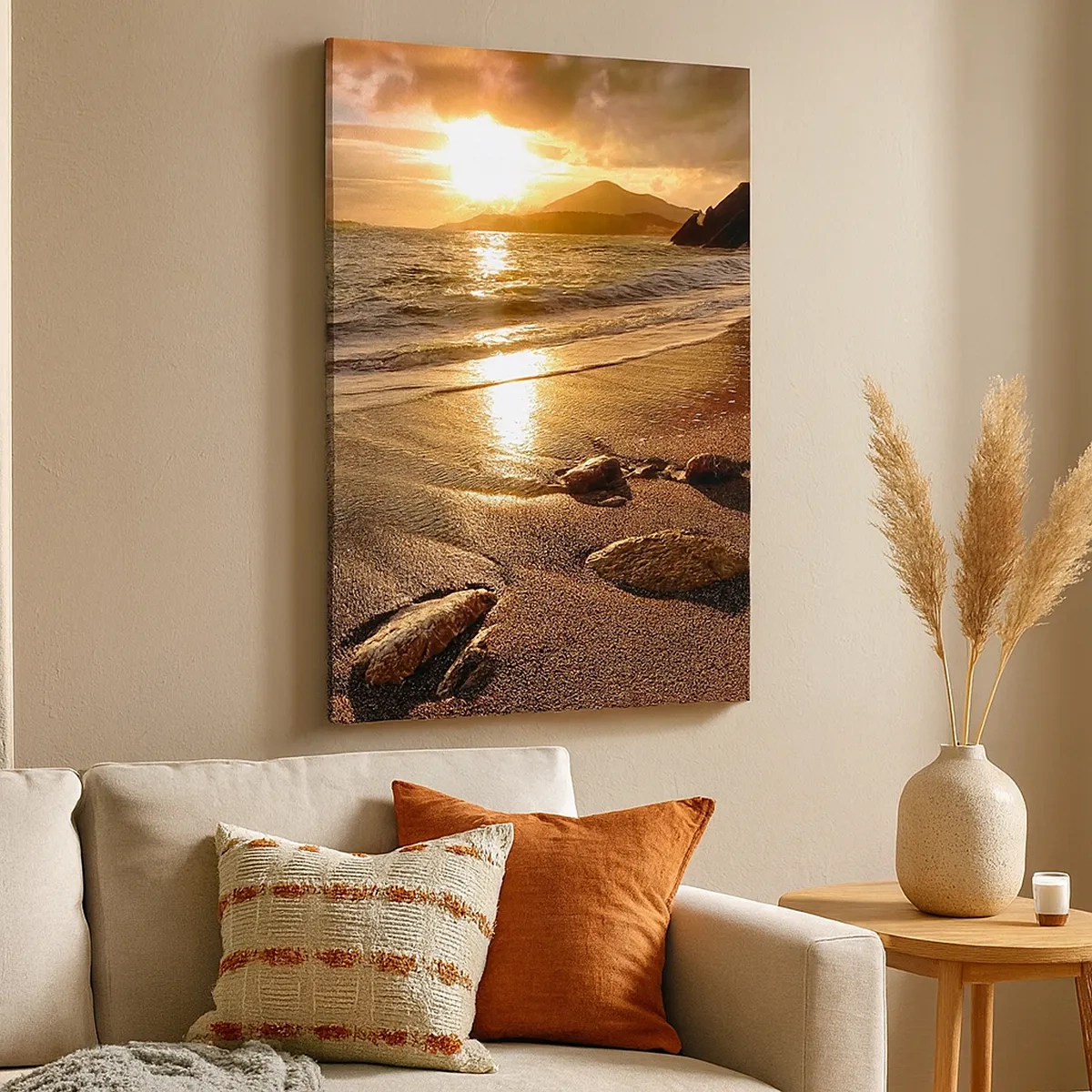 Obraz na płótnie - Zachód słońca nad plażą z kamieniami i oceanem - 50x70cm - Idź za słońcem ku wzgórzom - Nowoczesna dekoracja ścienna do salonu, kuchni i sypialni ARTTOR