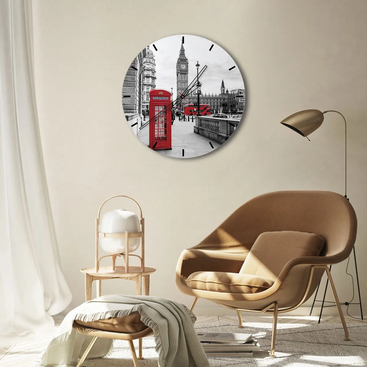 Zegar ścienny - Big Ben i czerwona budka telefoniczna na tle Londynu - 30x30cm - Bez wątpienia Londyn - Nowoczesna dekoracja ścienna do salonu, kuchni i sypialni ARTTOR