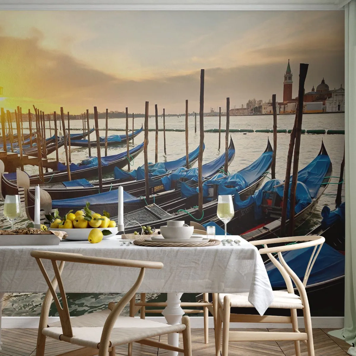 Fototapeta Premium Canvas - Zanim przypłynie gwar - Wenecja, Miasto, Architektura - 350x256 cm
