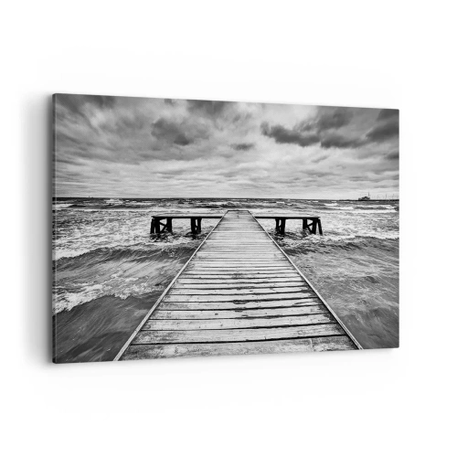 Obraz na płótnie - Czarno-biały widok drewnianego pomostu nad wzburzonym morzem - 120x80cm - Czekam na wiatr, co rozgoni… - Nowoczesna dekoracja ścienna do salonu, kuchni i sypialni ARTTOR