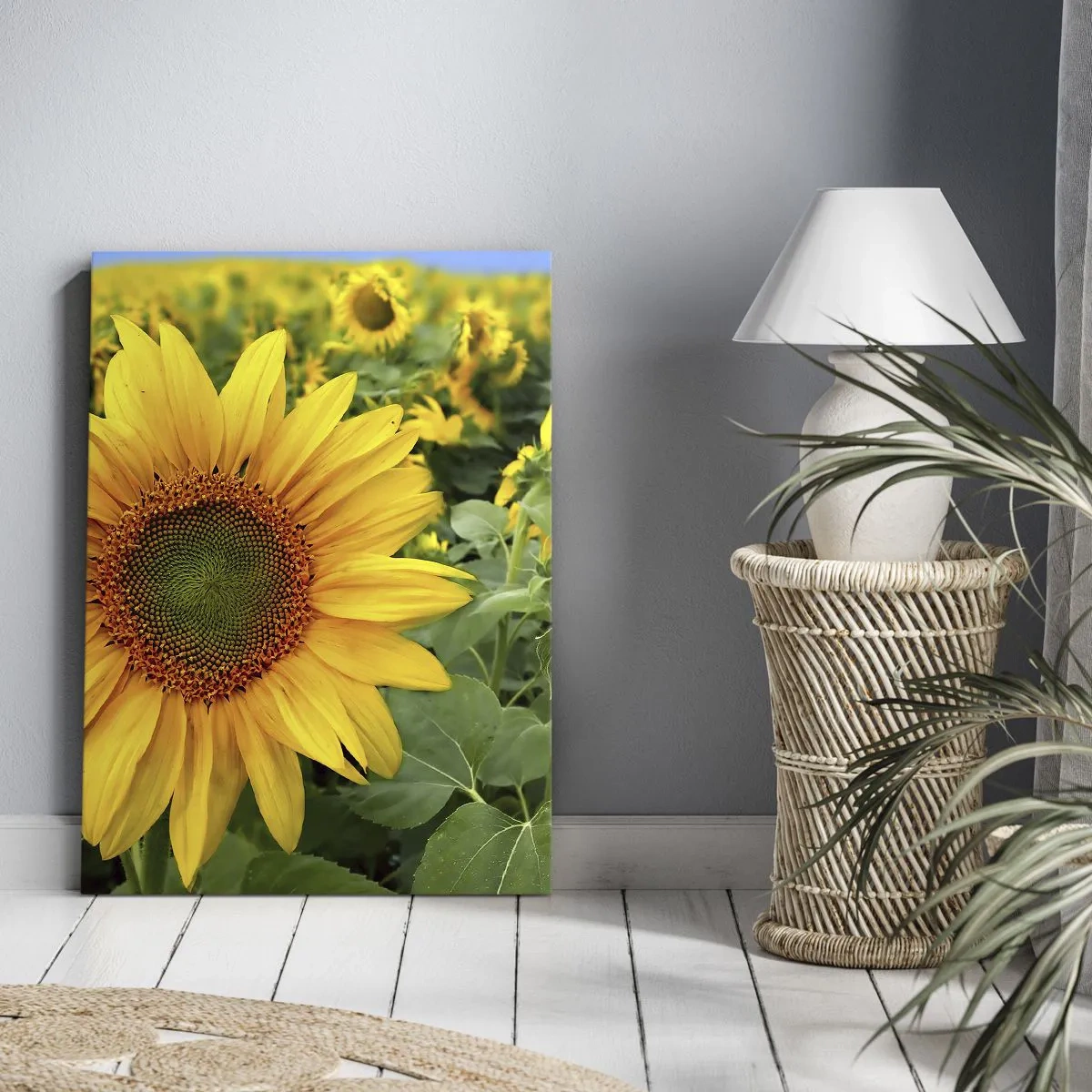 Obraz na płótnie - Pole słoneczników z bliska w promieniach słońca - 50x70cm - Rozgorzały setki słońc - Nowoczesna dekoracja ścienna do salonu, kuchni i sypialni ARTTOR