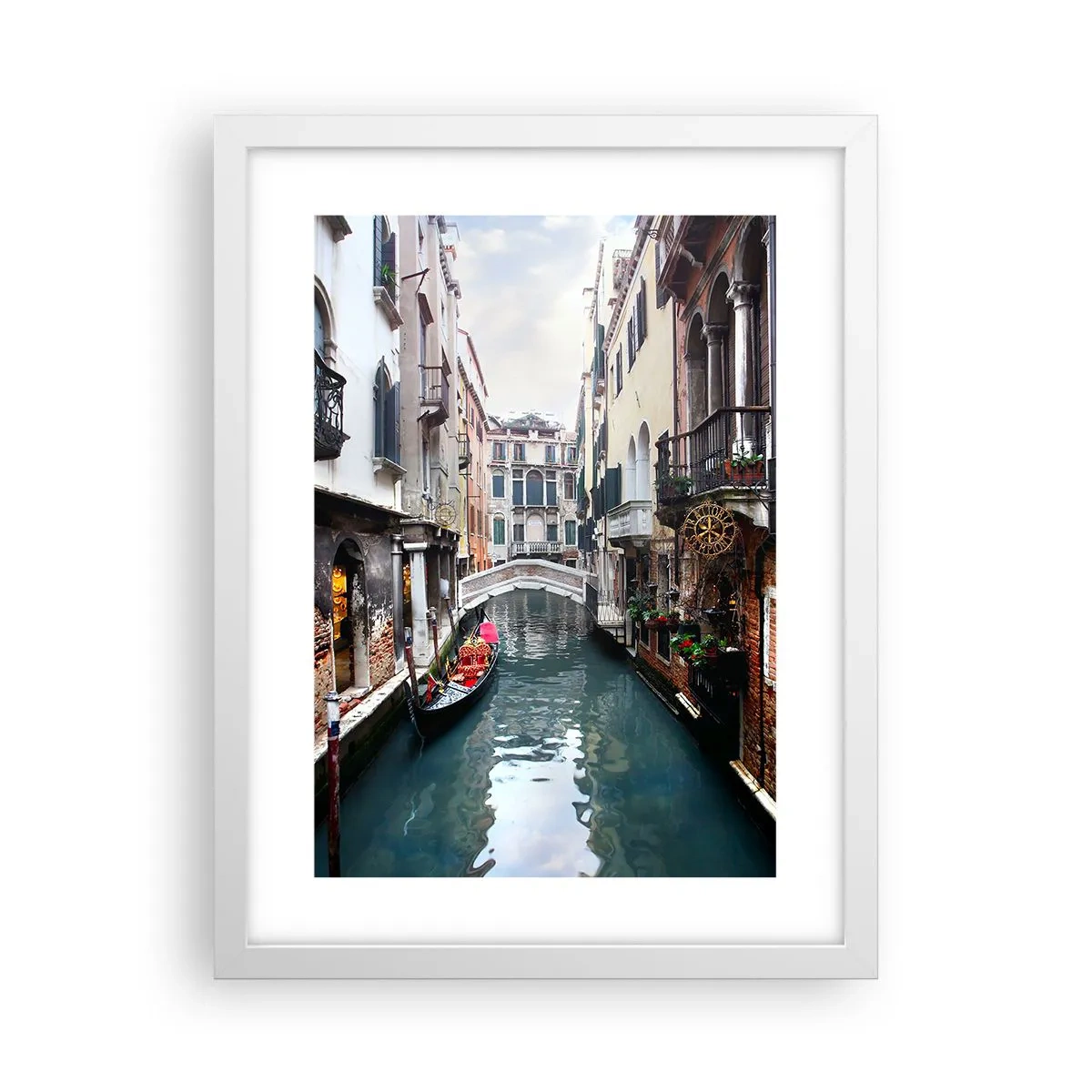 Plakat w białej ramie - Pejzaż wenecki z gondolą i mostkiem - 30x40 cm