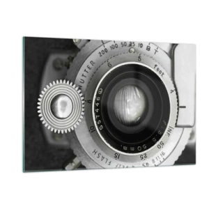 Obraz na szkle - Zbliżenie na obiektyw starego aparatu, pełne nostalgii i klimatu vintage - 120x80cm - Opowieść o Hollywood - Nowoczesna dekoracja ścienna do salonu, kuchni i sypialni ARTTOR