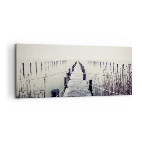 Obraz na płótnie - Drewniany pomost prowadzący w mglistą przestrzeń - 120x50cm - Zanurz się w spokoju - Nowoczesna dekoracja ścienna do salonu i sypialni ARTTOR