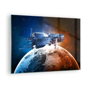 Obraz na szkle - Kosmiczny statek na orbicie planety w świetle gwiazd - 70x50cm - Uważny obserwator - Nowoczesna dekoracja ścienna do salonu i sypialni ARTTOR