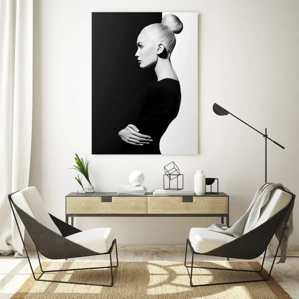 Obraz na szkle - Czarno-biały portret kobiety w eleganckim koku - 50x70cm - Po prostu kobieta - Nowoczesna dekoracja ścienna do salonu, kuchni i sypialni ARTTOR