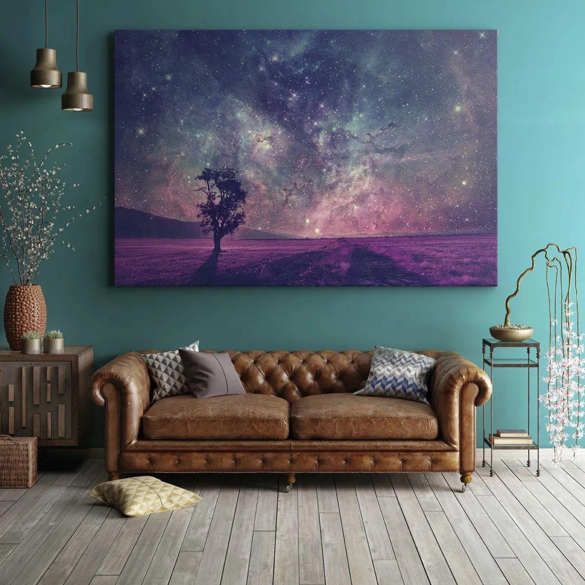 Obraz na płótnie - Drzewo na tle gwiaździstego nieba w fioletowo-niebieskich barwach - 70x50cm - Pod magicznym niebem - Nowoczesna dekoracja ścienna do salonu i sypialni ARTTOR