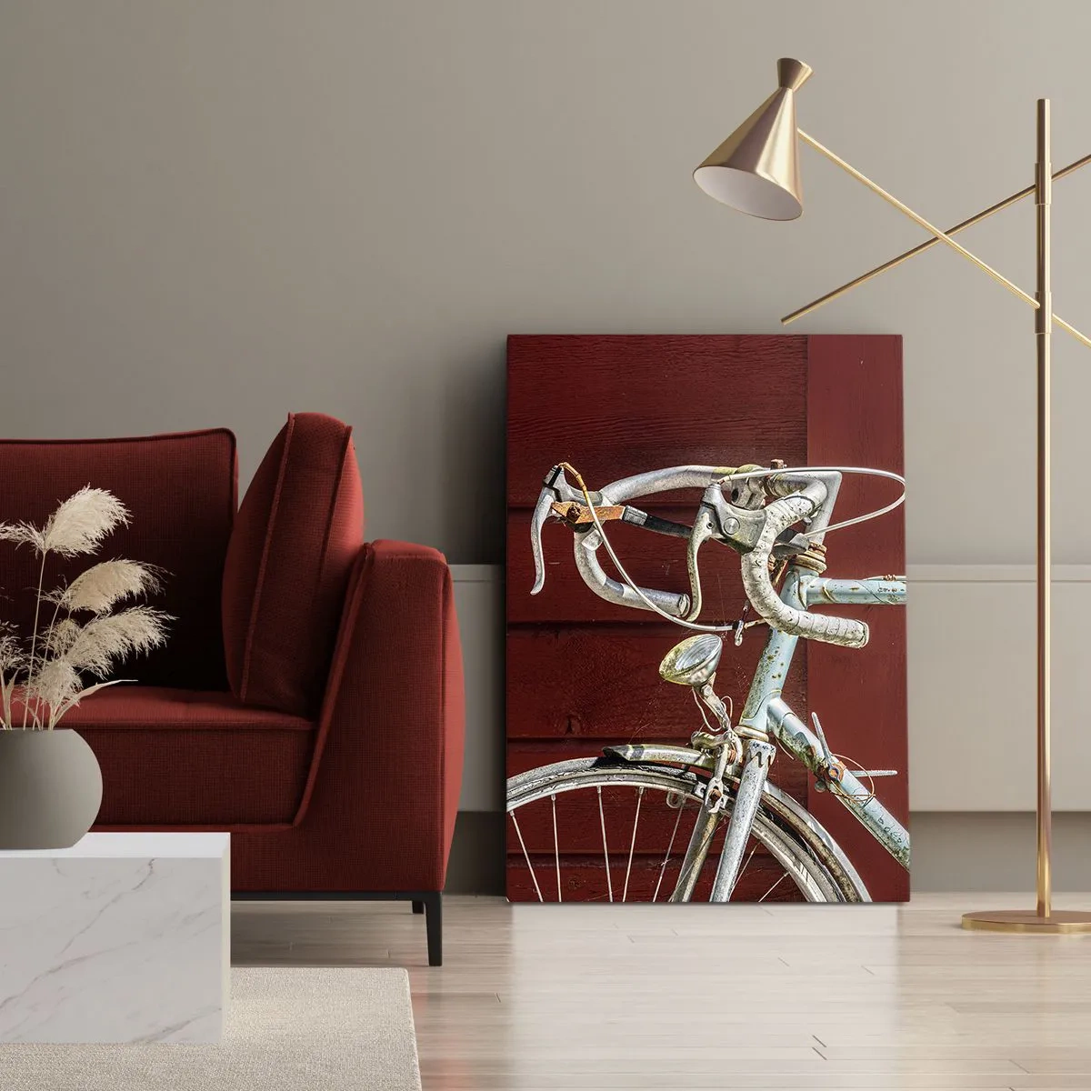 Obraz na płótnie - Zabytkowy rower na tle czerwonej drewnianej ściany - 70x100cm - Stworzony do zwycięstw - Nowoczesna dekoracja ścienna do salonu i sypialni ARTTOR