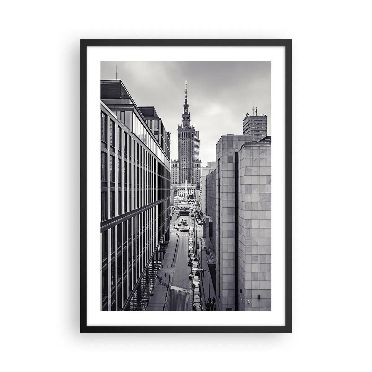 Plakat w czarnej ramie - Widok Pałacu Kultury i Nauki w Warszawie w szarościach - 50x70cm - Warszawska dolina - Nowoczesna dekoracja ścienna do salonu i sypialni ARTTOR