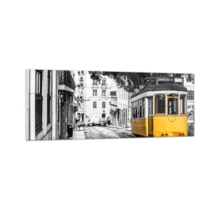 Obraz na szkle - Żółty tramwaj na tle czarno-białej uliczki - 140x50cm - I fado w tle - Nowoczesna dekoracja ścienna do salonu i sypialni ARTTOR