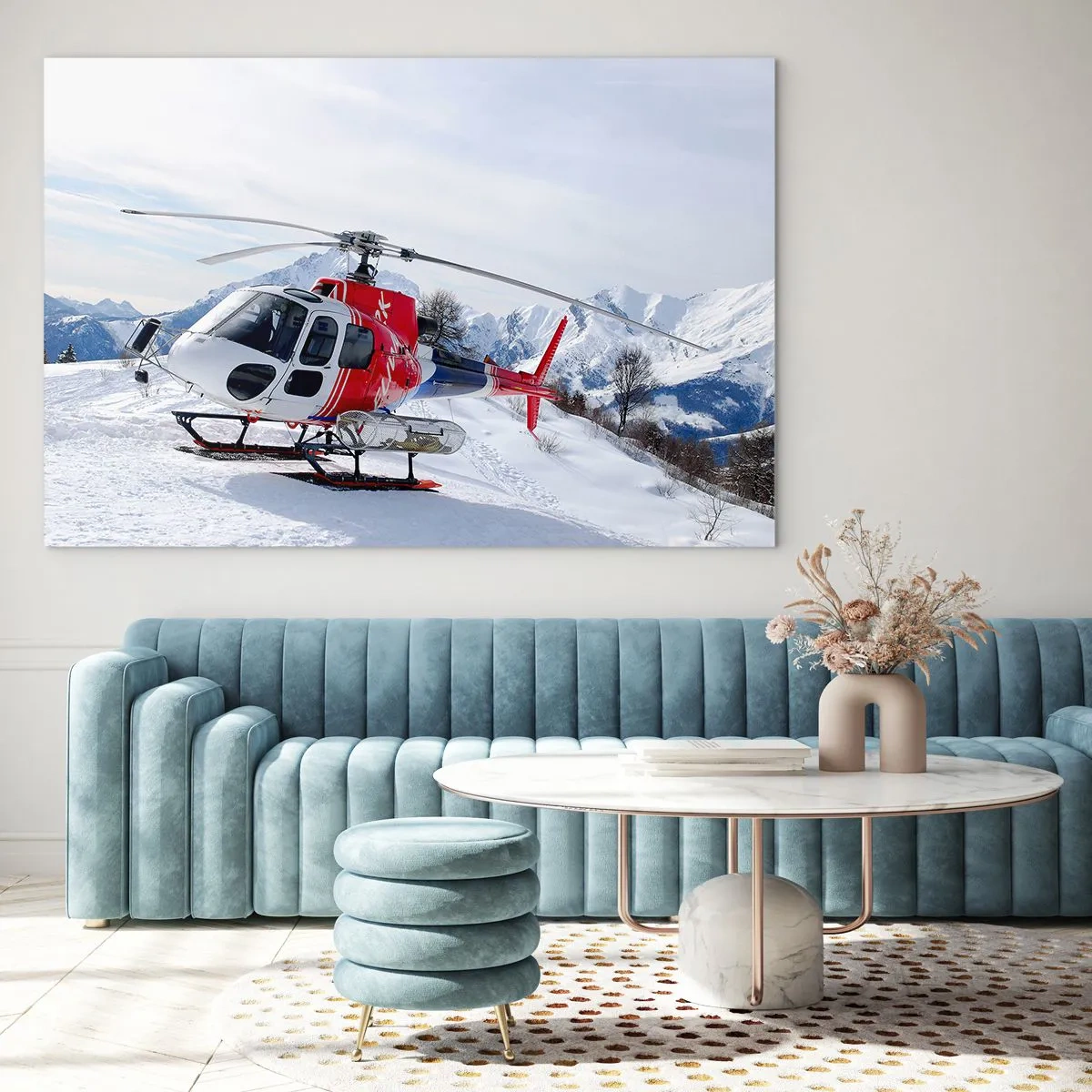 Obraz na szkle - Czerwony helikopter w zimowej scenerii gór - 70x50cm - Zawsze gotowy - Nowoczesna dekoracja ścienna do salonu i sypialni ARTTOR
