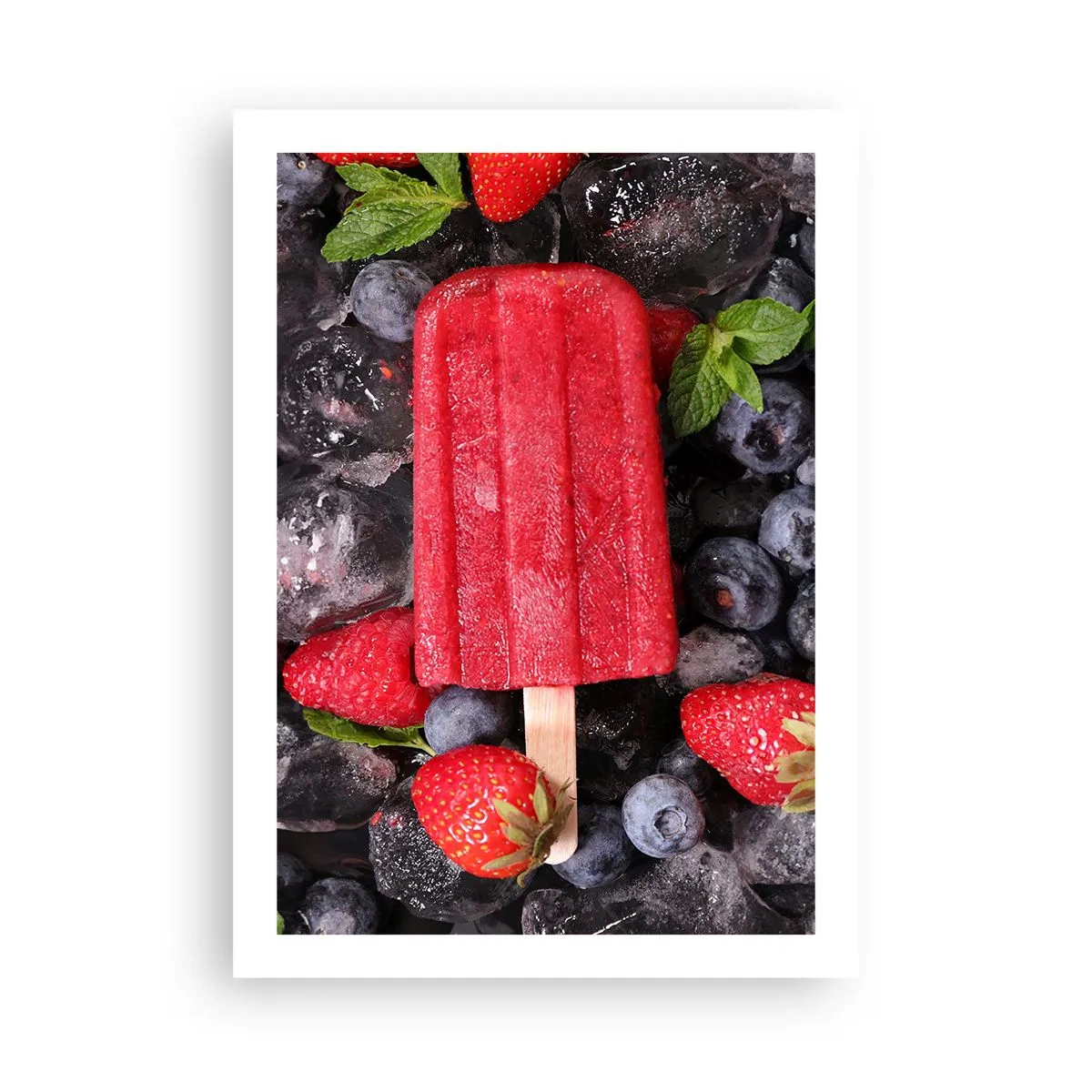 Plakat - Czerwony lodowy sorbet na patyku otoczony truskawkami i jagodami - 50x70cm - Smak gorącego lata - Nowoczesna dekoracja ścienna do salonu, kuchni i sypialni ARTTOR