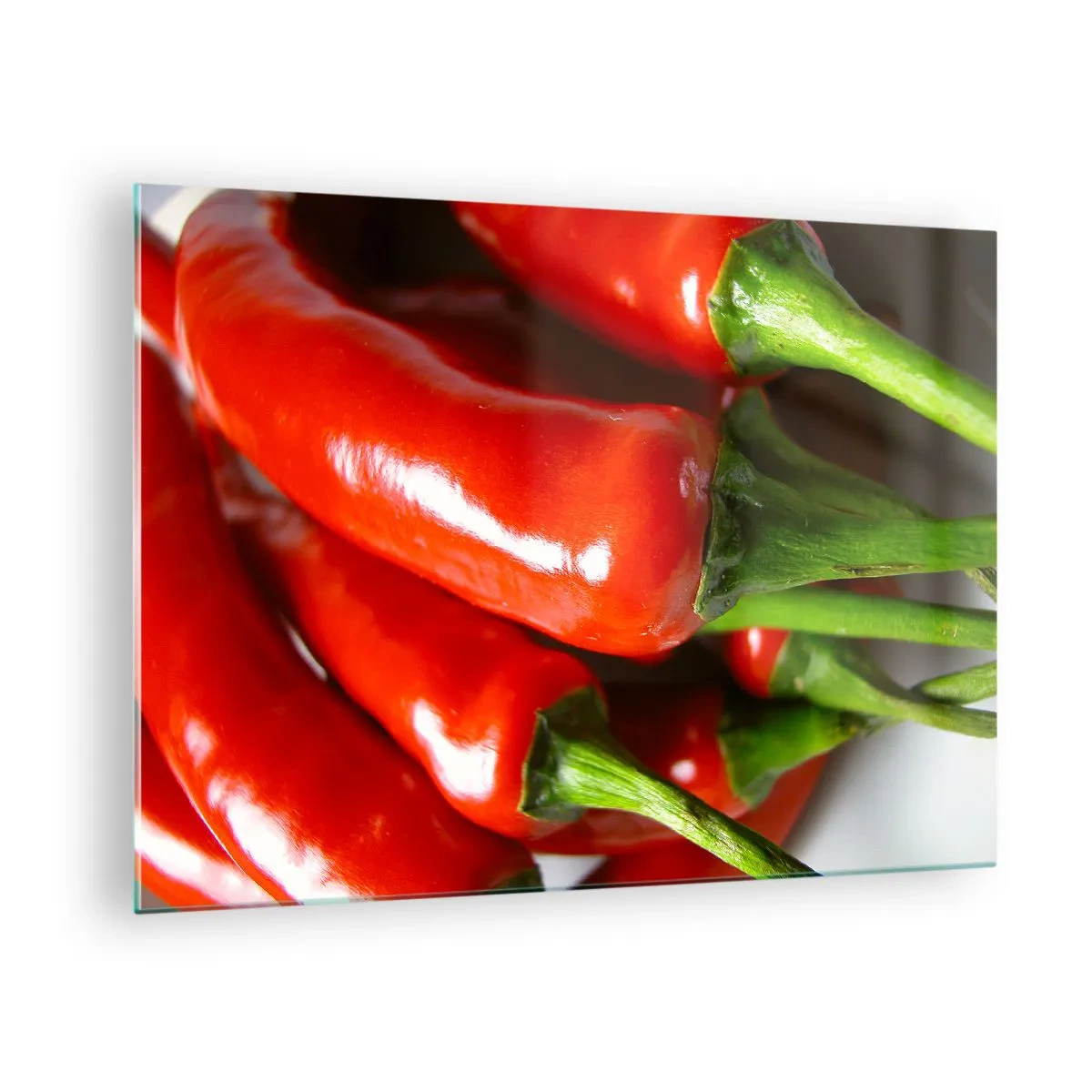Obraz na szkle - Czerwone papryczki chili z zielonymi szypułkami - 70x50cm - Soczyste, błyszczące, gładkie - Nowoczesna dekoracja ścienna do salonu i sypialni ARTTOR