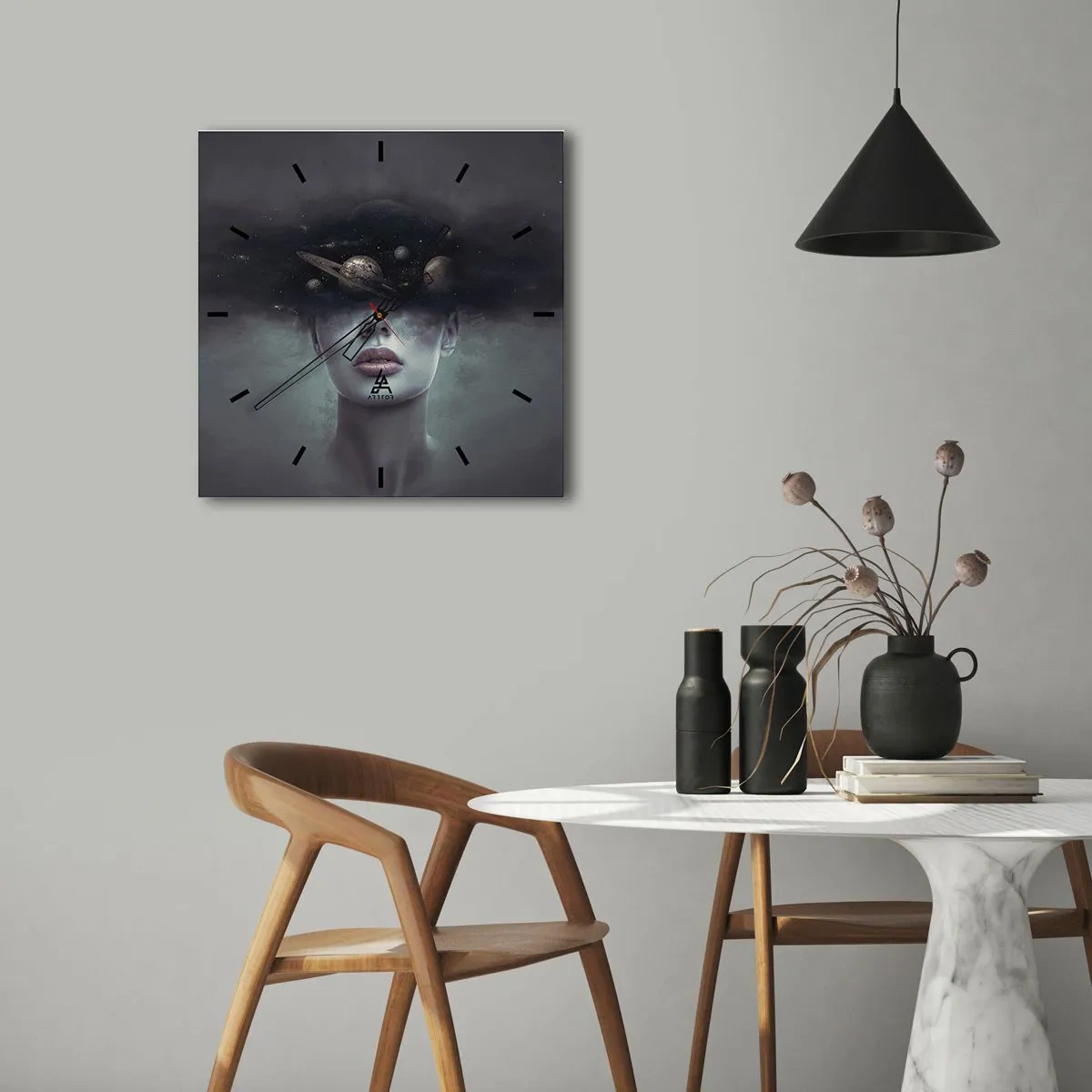 Zegar ścienny - Kobieca twarz z motywem planet i kosmosu w tle - 30x30cm - A planety szaleją… - Nowoczesna dekoracja ścienna do salonu i sypialni ARTTOR