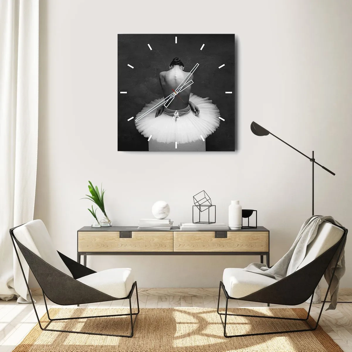 Zegar ścienny - Tancerka baletowa w klasycznej pozie na tle ciemnego tła - 30x30cm - Właśnie rozkwita - Nowoczesna dekoracja ścienna do salonu i sypialni ARTTOR