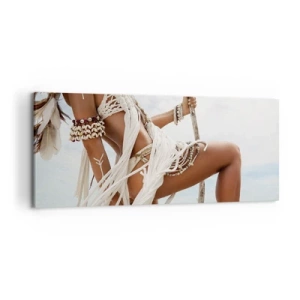 Obraz na płótnie - Postać kobiety w etnicznych ozdobach i stroju na tle tropikalnego krajobrazu - 120x50cm - Kapłanka słońca - Nowoczesna dekoracja ścienna do salonu i sypialni ARTTOR
