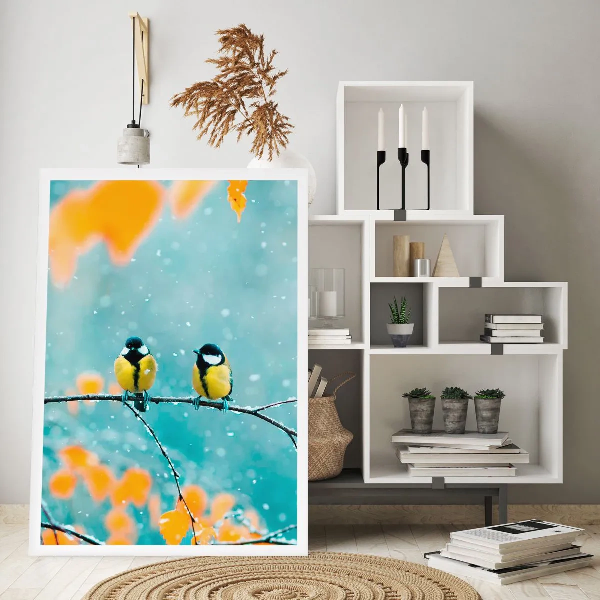 Plakat - Dwie sikorki siedzące na gałęzi w zimowej scenerii - 50x70cm - Ptasie plotki - Nowoczesna dekoracja ścienna do salonu, kuchni i sypialni ARTTOR