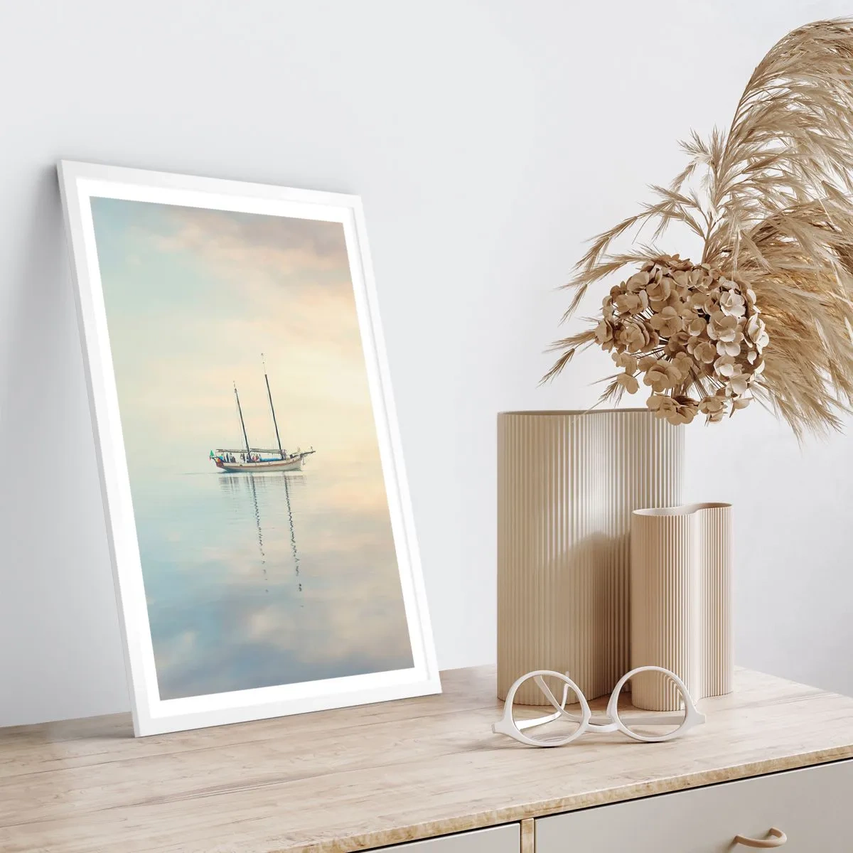 Plakat w białej ramie - W morzu ciszy - 50x70 cm