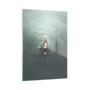 Obraz na szkle - Samotna łódka dryfująca po spokojnym, zielonkawym jeziorze - 50x70cm - Przez księżycowe jezioro - Nowoczesna dekoracja ścienna do salonu, kuchni i sypialni ARTTOR