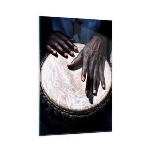 Obraz na szkle - Ręce grające na bębnie djembe w dynamicznej kompozycji - 80x120cm - Żyj w swoim rytmie - Nowoczesna dekoracja ścienna do salonu i sypialni ARTTOR