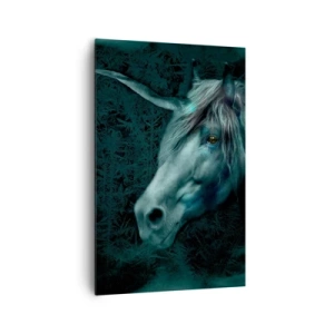 Obraz na płótnie - Magiczny jednorożec w tajemniczym, ciemnym lesie o fantazyjnych barwach. - 80x120cm - W baśniowym lesie - Nowoczesna dekoracja ścienna do salonu i sypialni ARTTOR