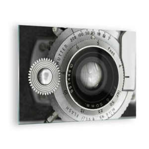 Obraz na szkle - Zbliżenie na obiektyw starego aparatu, pełne nostalgii i klimatu vintage - 70x50cm - Opowieść o Hollywood - Nowoczesna dekoracja ścienna do salonu i sypialni ARTTOR