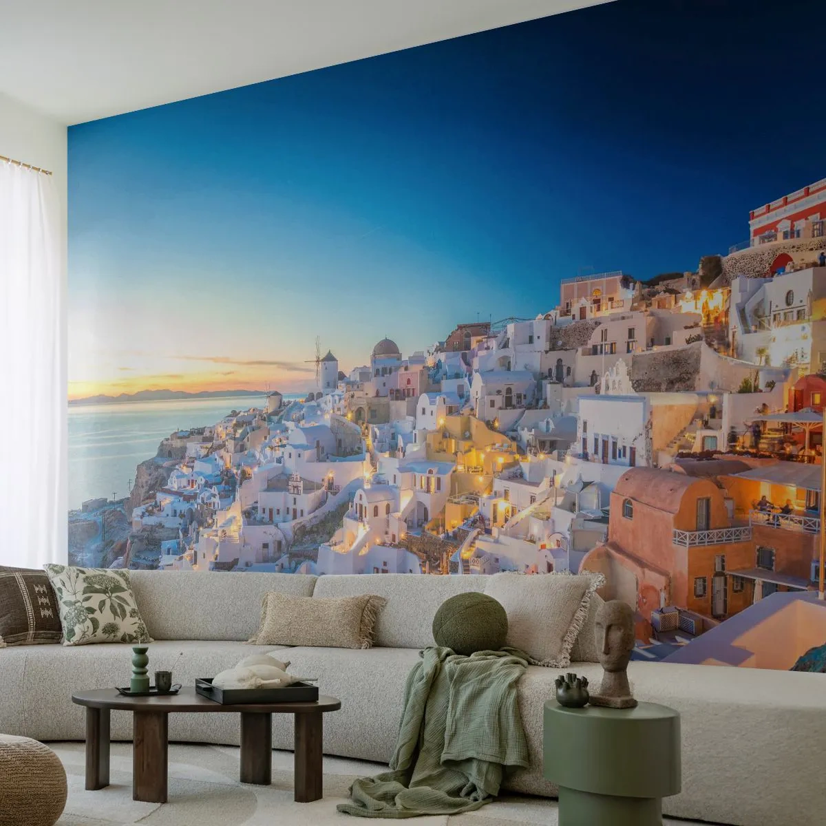 Fototapeta Premium Sand - Santorini o zachodzie słońca z białymi domami i morzem - 100x70cm - Esencja greckości - Nowoczesna dekoracja ścienna do salonu, kuchni i sypialni ARTTOR