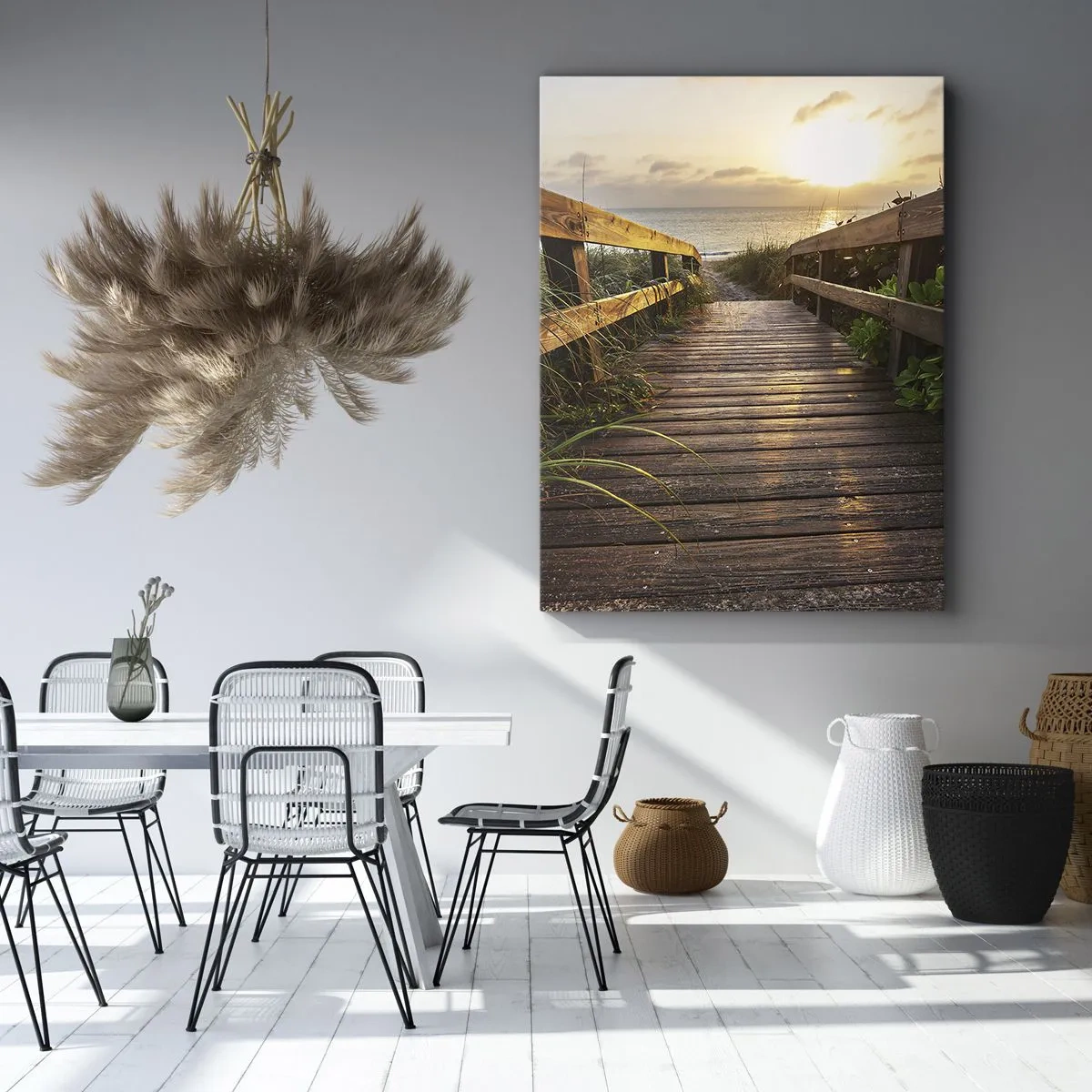 Obraz na płótnie - Drewniany pomost prowadzący na plażę o zachodzie słońca - 70x100cm - I wprost nad brzeg - Nowoczesna dekoracja ścienna do salonu i sypialni ARTTOR