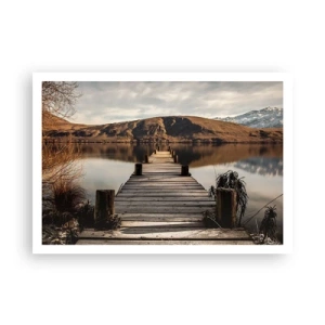 Plakat - Drewniany pomost nad jeziorem otoczony malowniczymi wzgórzami - 100x70cm - Pejzaż w ciszy - Nowoczesna dekoracja ścienna do salonu i sypialni ARTTOR