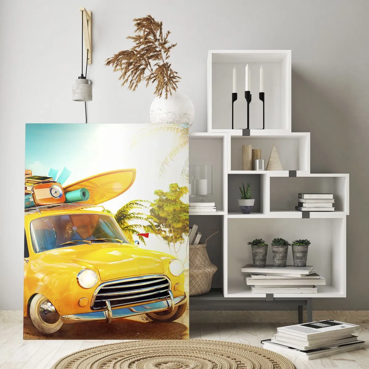 Obraz na szkle - Żółty samochód z bagażem na dachu na tropikalnej plaży - 50x70cm - Podróż po niejeden uśmiech - Nowoczesna dekoracja ścienna do salonu, kuchni i sypialni ARTTOR