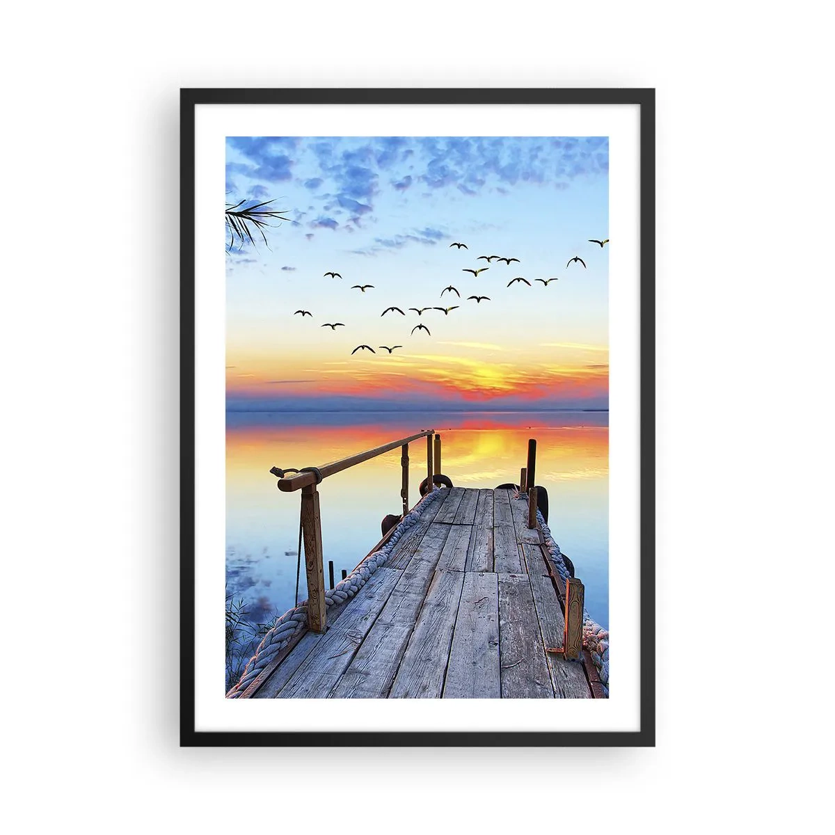 Plakat w czarnej ramie - Pomost nad jeziorem o zachodzie słońca - 50x70cm - Pora wracać… - Nowoczesna dekoracja ścienna do salonu i sypialni ARTTOR