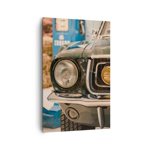 Obraz na płótnie - Kultowy samochód retro w klasycznym otoczeniu - 80x120cm - Spotkanie z legendą - Nowoczesna dekoracja ścienna do salonu i sypialni ARTTOR