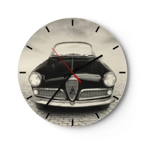 Zegar ścienny - Przód klasycznego samochodu retro na brukowanej drodze - 30x30cm - I jak mnie nie kochać? - Nowoczesna dekoracja ścienna do salonu, kuchni i sypialni ARTTOR