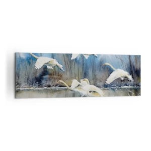 Obraz na płótnie - Łabędzie w locie nad zamarzniętym jeziorem w zimowym krajobrazie - 160x50cm - Jak w baśni o dzikich łabędziach - Nowoczesna dekoracja ścienna do salonu i sypialni ARTTOR