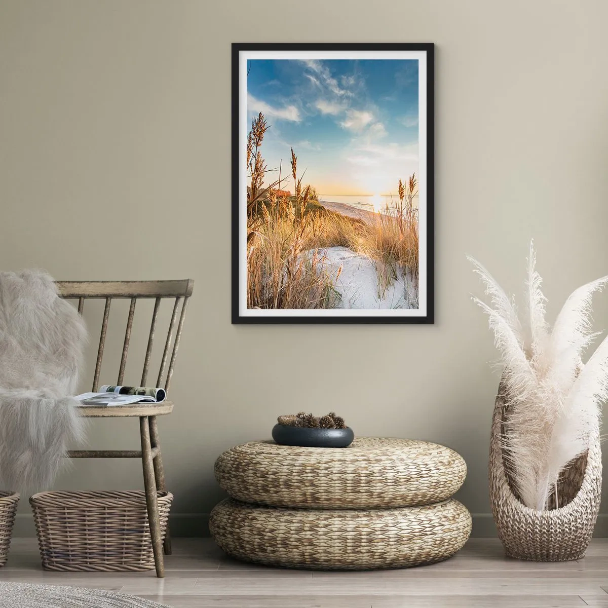 Plakat w czarnej ramie - Słoneczny krajobraz plaży z trawami na wydmach - 50x70cm - Północna plaża - Nowoczesna dekoracja ścienna do salonu i sypialni ARTTOR