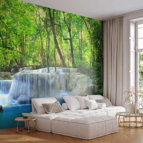 Fototapeta Premium Sand - Egzotyczny wodospad w zielonym lesie tropikalnym - 100x70cm - Utonąć w turkusie i w zieleni - Nowoczesna dekoracja ścienna do salonu, kuchni i sypialni ARTTOR