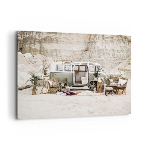Obraz na płótnie - Retro camper z aranżacją boho na tle skalistego krajobrazu - 120x80cm - Podróż czas zacząć - Nowoczesna dekoracja ścienna do salonu, kuchni i sypialni ARTTOR