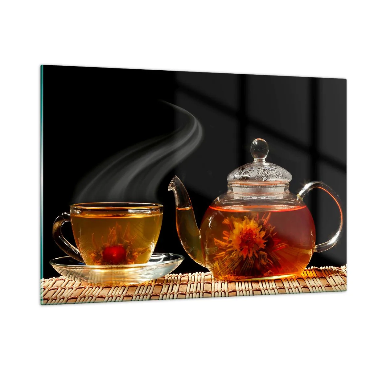 Obraz na szkle - Szklany dzbanek i filiżanka herbaty z kwiatem na czarnym tle - 120x80cm - Magia i sztuka parzenia herbaty - Nowoczesna dekoracja ścienna do salonu, kuchni i sypialni ARTTOR