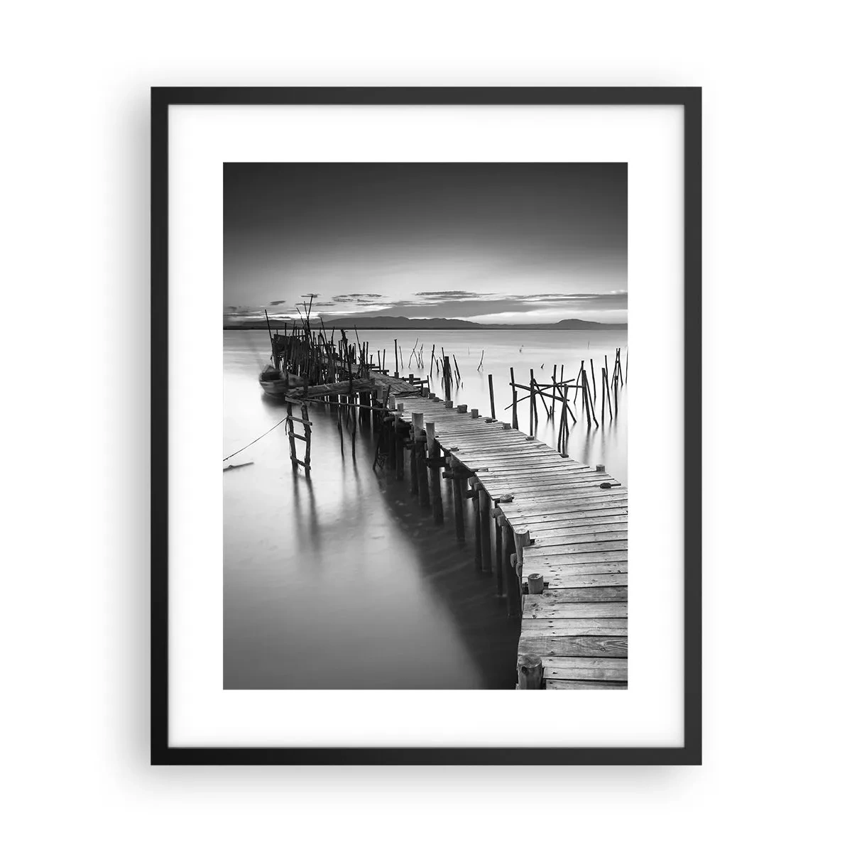 Plakat w czarnej ramie - Spokój zapomnianego brzegu - 40x50 cm