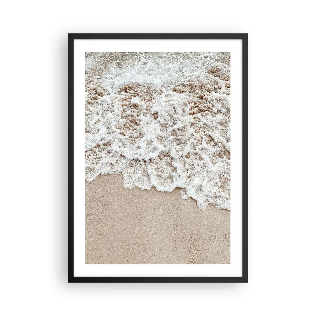 Plakat w czarnej ramie - Delikatne fale rozbijające się o piasek plaży - 50x70cm - Zaraz wracam - Nowoczesna dekoracja ścienna do salonu i sypialni ARTTOR