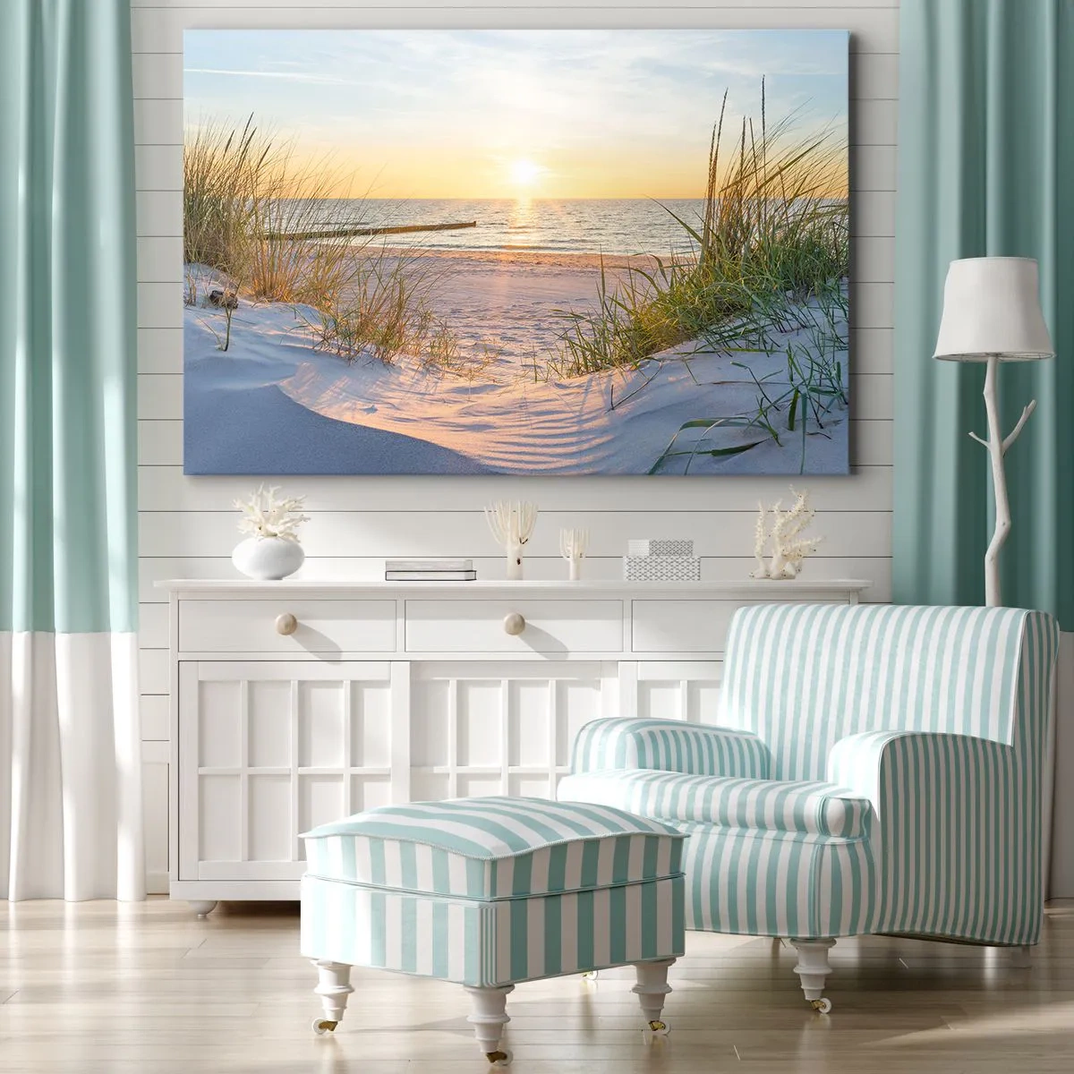 Obraz na płótnie - Piaszczysta plaża z widokiem na zachodzące słońce nad morzem - 70x50cm - Morza szum, ptaków śpiew, dzika plaża pośród traw… - Nowoczesna dekoracja ścienna do salonu i sypialni ARTTOR