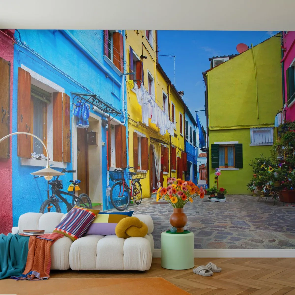 Fototapeta Samoprzylepna Deluxe Sticker - Pastelowy, słodki zaułek - Miasto, Rowery, Uliczka - 250x175 cm