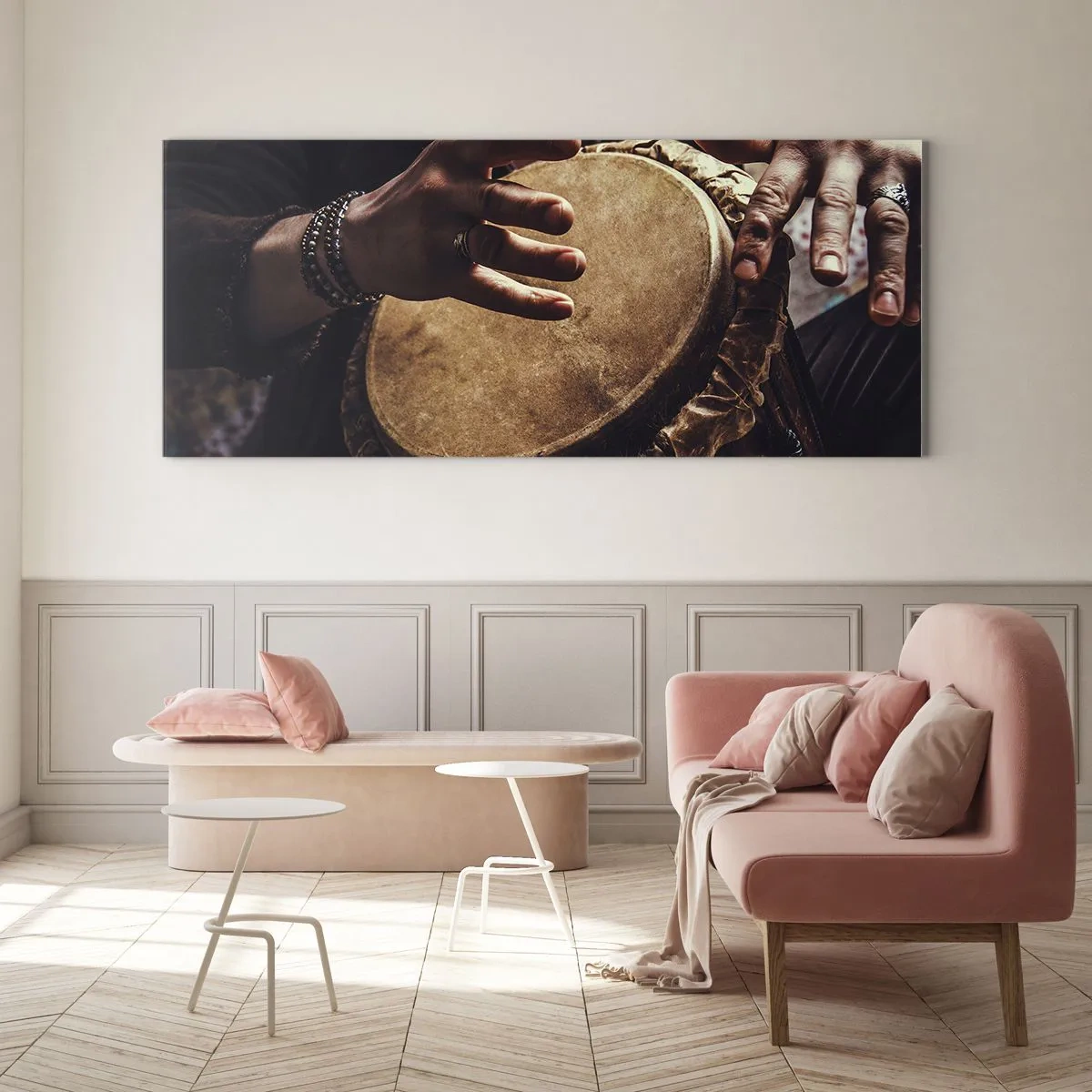 Obraz na szkle - Ręce grające na tradycyjnym bębnie djembe - 120x50cm - W rytmie serca - Nowoczesna dekoracja ścienna do salonu i sypialni ARTTOR