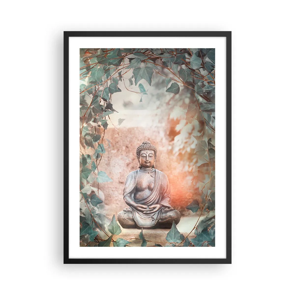 Plakat w czarnej ramie - Posąg Buddy otoczony bluszczem w medytacyjnej aurze - 50x70cm - Radosna harmonia - Nowoczesna dekoracja ścienna do salonu i sypialni ARTTOR
